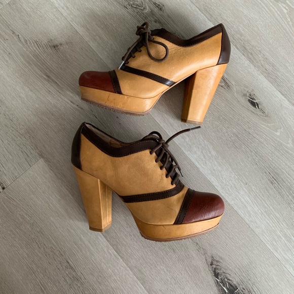 Hinge Retro Style Platform Block Heels, Size 6 - Picture 2 of 16